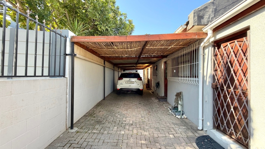 4 Bedroom Property for Sale in Heldervue Western Cape